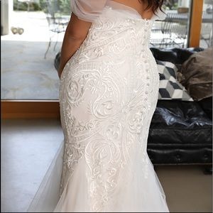 Studio Levana Kris Plus Sized Wedding Gown.